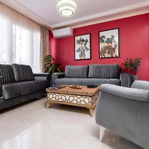 city-center-charm-2br-apartment.plovdiv-hotels.com/